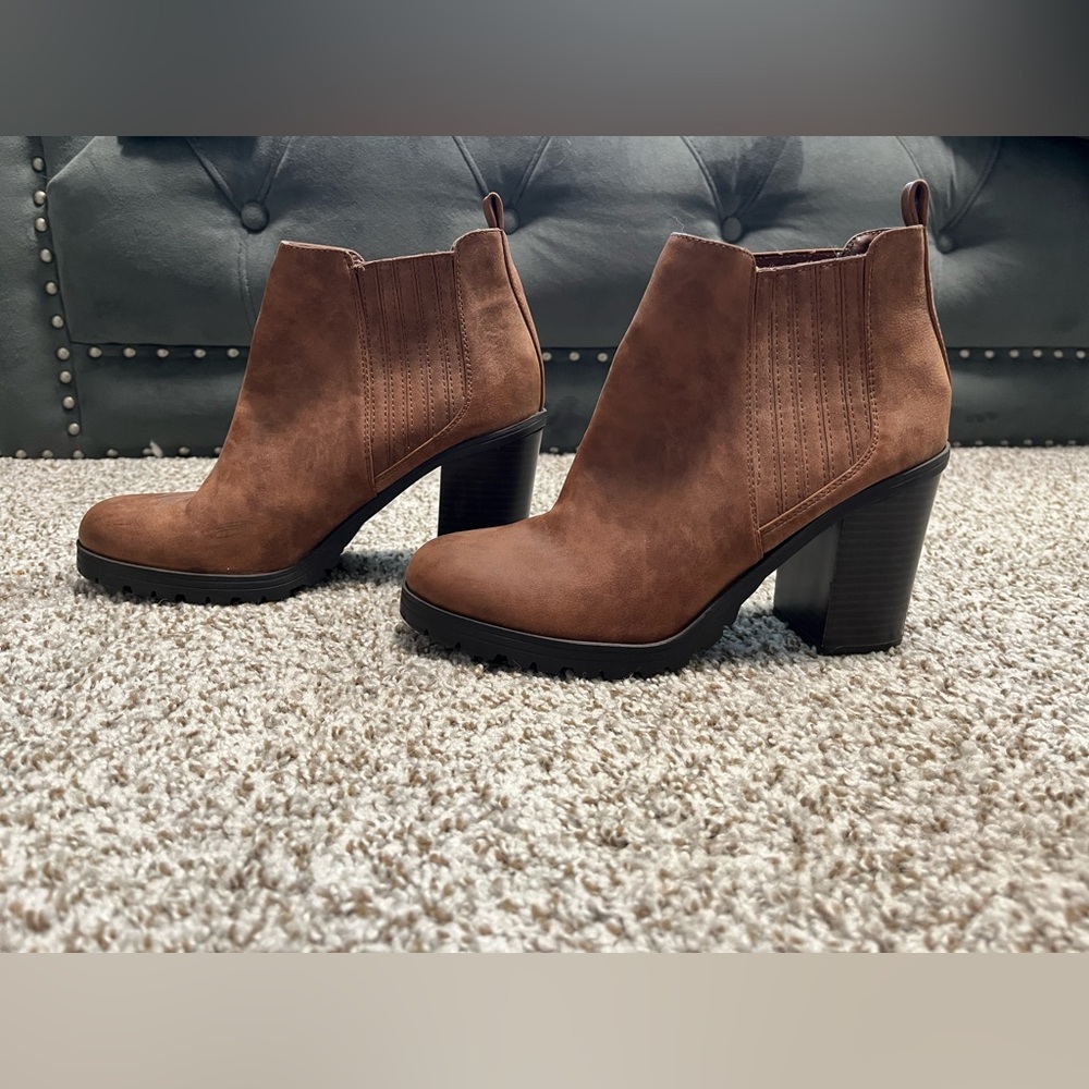 Guess shoes size 8